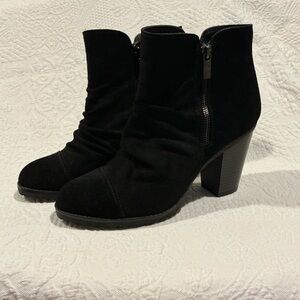 🖤 White Mountain Black Suede 3.5” Heel Boots - Size 9.5